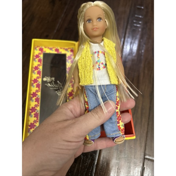 2010 Collector's NEW Boxed American Girl GROOVY "Julie" Mini 6" Doll Yellow Box - Picture 5 of 5